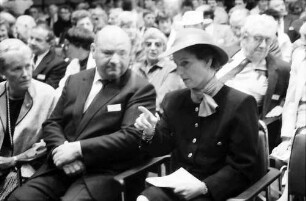 39. Tagung 1989 Chemiker; Eröffnung: Landwirtschaftsminister Kiechle mit Gräfin Sonja Bernadotte; sitzend