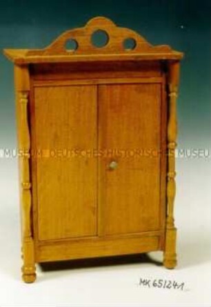 Puppenstubenmöbel: Schrank