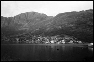 Flåm: Aurlandfjord, Ort Aurland mit Fjord