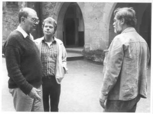 Jagsthausen. Regisseur und Schauspieler Schütter (Darsteller des Götz von Berlichingen) im Gespräch
