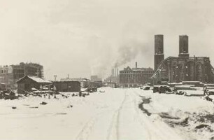 Dresden, Blick in ehemalige Frauenstraße auf Ruine der Sophienkirche, Postplatz und Kraftwerk. Entlang der Ernst-Thälmann-Straße Wilsdruffer Straße) Baubaracken