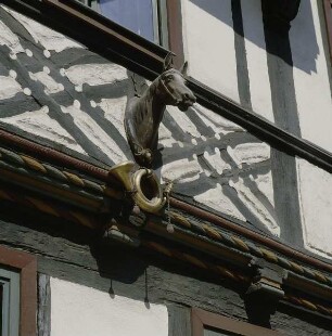 Meiningen. Ehemalige Posthalterei & Pfaffenrothsches Haus. Pferdekopf und Posthorn