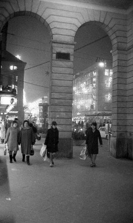 Kaiserstraße in der Vorweihnachtszeit.