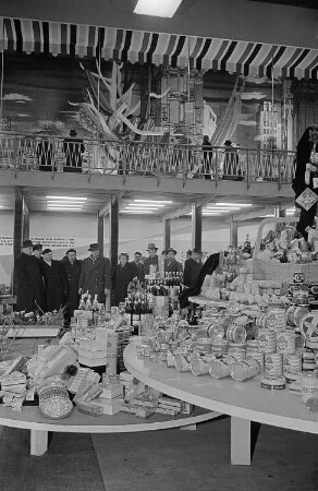 Rumänische Ausstellungshalle, Präsentation von Lebensmitteln