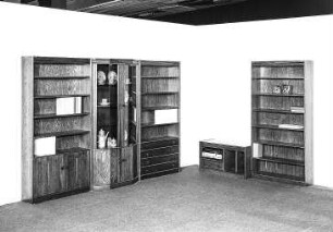 Anbauschrank : Dresden-Hellerau. VEB Deutsche Werkstätten Hellerau. Hausmesse, 1986. Anbauschränke. Holz, folienbeschichtet (1986; VEB Möbelkombinat Dresden-Hellerau)