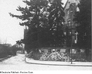 Bautzen, Clara-Zetkin-Straße 1/Ecke Am Feldschlößchen. Villa Schnabel (1910/1912). Straßenansicht mit Einfriedung. Blick nach Südwesten