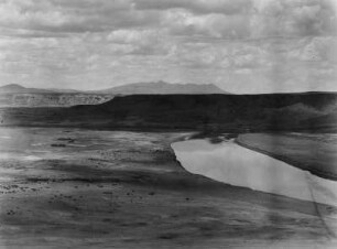 Der Río Desaguadero : Blick in das Tal, welcher der Río Desaguadero gegraben hat.