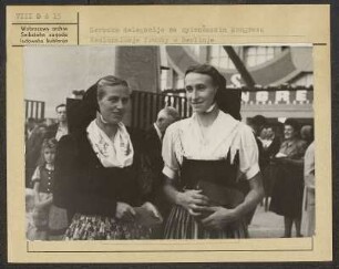 Die Sorbische Delegation auf dem Gesamtdeutschen Nationalkongress der Nationalen Front am 25. und 26. August 1950 in der Werner Seelenbinder-Halle in Berlin. : Serbska delegacija na cyłoněmskim kongresu Nacionalneje fronty w Berlinje wot 25.08. do 26.08.1950.