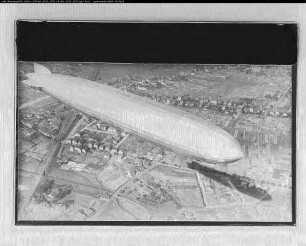 Luftschiff "Graf Zeppelin" LZ 127 über Bielefeld