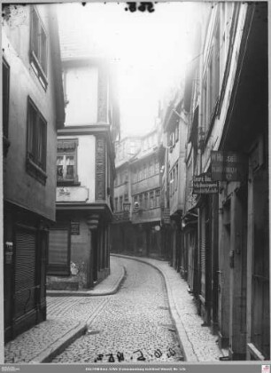 Borngasse von Süden, links Eckhaus Borngasse 15, rechts Borngasse 22-12