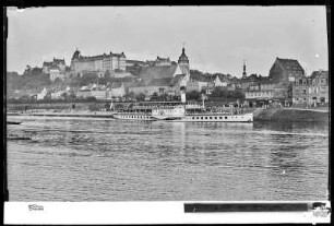 Pirna an der Elbe mit Sonnenstein und Elbdampfer