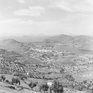 Patmos, Insel in der östlichen Ägäis, Blick über die Insel mit der Ortschaft Skala