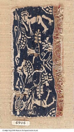 Fragment eines Streifens mit figürlichen Motiven