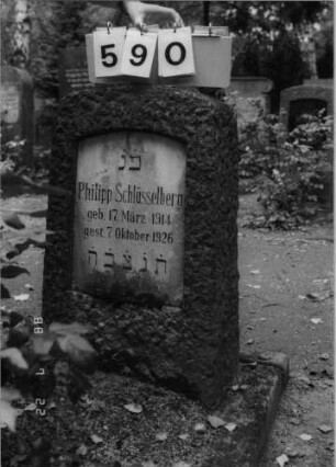 Grabstein 590