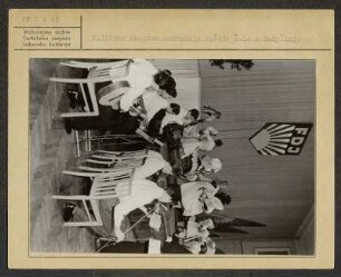 Kulturgruppe der Sorbischen Oberschule in Bautzen : Kulturna skupina Serbskeje wyšeje šule w Budyšinje.