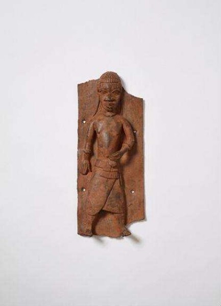 Bronze plate: Man with 2 pigtails (slightly damaged at corners)