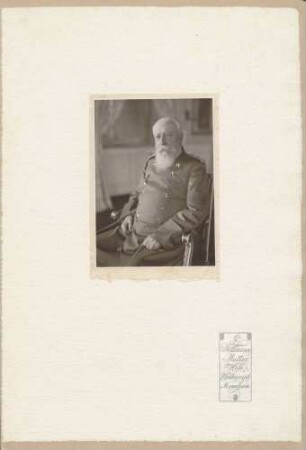 Großherzog Friedrich I. in Uniform, sitzend, Kniestück.