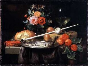 Stillleben mit Blumenvase, Früchten, Hering und Pfeife