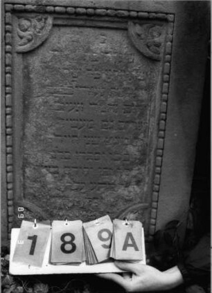 Grabstein 189 (Index: 100093664) Maße HxBxT: 198x68x32 cm Symbolik: Verzierungen: Grabstein 189A
