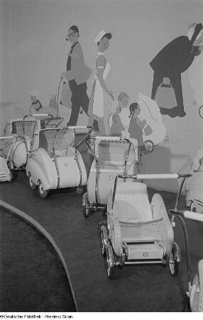 Kinderwagen auf der Leipziger Herbstmesse 1954