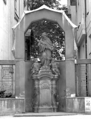 Der heilige Johannes von Nepomuk mit zwei Engeln