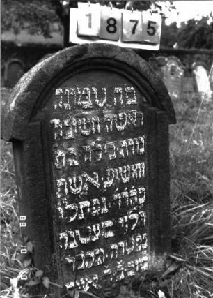 Grabstein 1875 (Index: 100097800) Maße HxBxT: 99x57x14 cm: Grabstein 1875 (Nachholaufnahme)