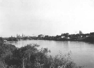 Dresden. Neustädter Elbufer. Blick nach Südosten gegen die Altstadt