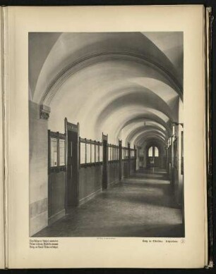 Gang im Mittelbau. Erdgeschoss.