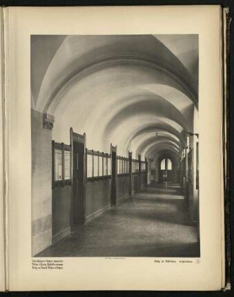 Gang im Mittelbau. Erdgeschoss.