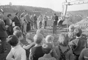 Evangelischer Kindergarten Hohenwettersbach. Ersten Spatenstich für den Neubau der Evangelischen Kirchengemeinde