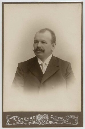 Porträt von Eduard Heine : Porträt von Eduard Heine, Gewerbeinspektor in Zittau. Kabinettfoto