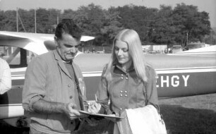 Freiburg: Flugplatz, Ankunft mit dem Flugzeug