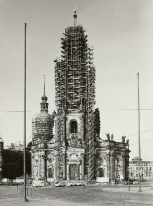 Katholische Hofkirche : Katholische Hofkirche mit eingerüstetem Turm (1739-1755; Gaetano Chiaveri)