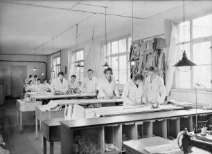 Produktionsraum (Zuschnitt)