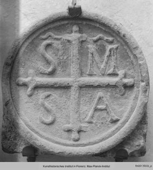 Relief mit den Insignien der Kirche Santa Maria Soprarno