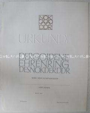 Vordruck der Urkunde zum Goldenen Ehrenring des Nationalen Olympischen Komitees der DDR (blanko)