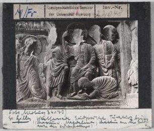 Saint-Gilles-du-Gard: Abteikirche, Westfassade, Südportal, Türsturz links, Maria Magdalena und Christus