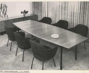 Konferenztisch 580 und Sessel 71 von Eero Saarinen