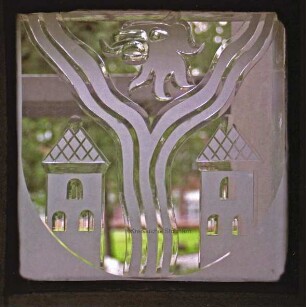 Kreistagssitzungssaal: Fensterfront: Wappen des Kreises Kolberg-Körlin