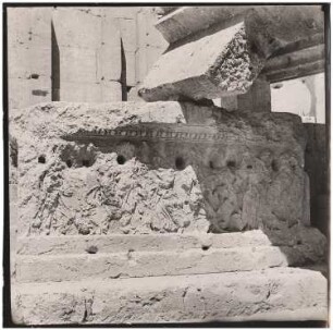 Relief am Eingang des Adyton, Baalbek: Ansicht
