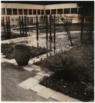 Reichsgartenschau 1936, Dresden Brunnenhof: Kübel vor Wasserbecken