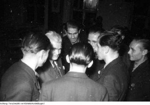 Dresden, Friedrichstadt. Bahnbetriebswerk Dresden-Friedrichstadt, feierliche Übergabe einer "Jugendlokomotive" an die Jugendbrigade "Max Seydewitz" durch den Ministerpräsidenten Max Seydewitz, 8. Oktober 1949