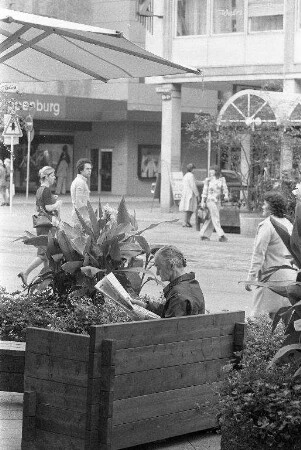 Sommermöblierung in der südlichen Kaiserstraße zwischen Lammstraße und Marktplatz