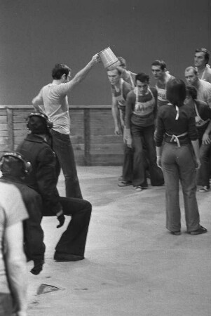 Szenenbilder aus "Das Badener Lehrstück vom Einverständnis“, Lehrstück von Bertolt Brecht mit Musik von Paul Hindemith. Probebühne Berliner Ensemble, DDR-Erstaufführung 09./10.1973