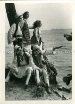 Albanische Teilnehmer der 3.Weltfestspiele am Müggelsee