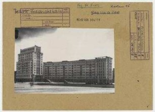 Straßenansicht. Berlin, Friedrichshain, Karl-Marx-Allee (vor 1961 Stalinallee)/ Strausberger Platz
