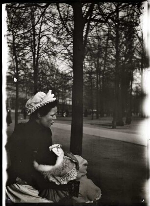 Paris, Jardin de l'Avenue du Bois (heute Avenue Foch), Porträt einer unbekannten Frau