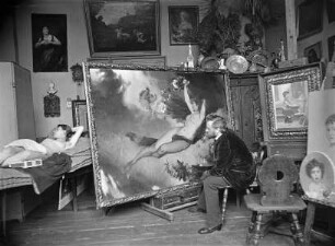 Max Ebersberger mit Aktmodell in seinem Atelier