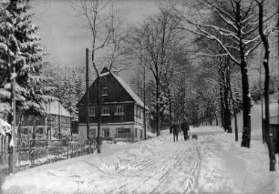 Ortseingang aus Richtung Satzung im Winter : li. Schusser-Haus, daneben Brückner-Haus (bzw. Günther Kurt)