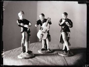 Schloß; Porzellanfiguren